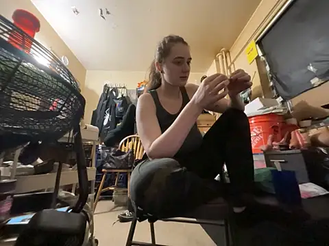 Snowbunnycake 131 online show from May 28, 2026, 9:21 pm