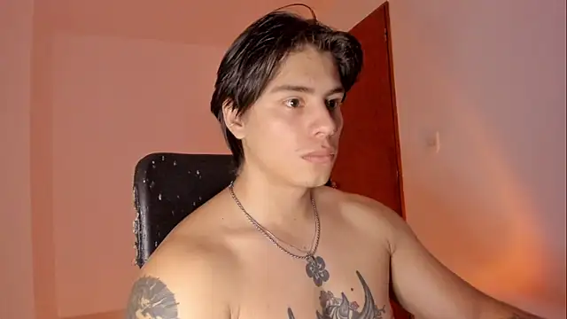 Snapshot of Giordano_Russo chatting on December 19, 2025, 6:54 pm Giordano Russo online show from December 19, 2025, 6:54 pm