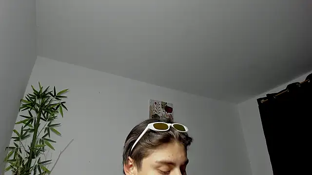 Snapshot of Giordano_Russo chatting on February 16, 2025, 11:17 pm Giordano Russo online show from February 16, 2025, 11:17 pm