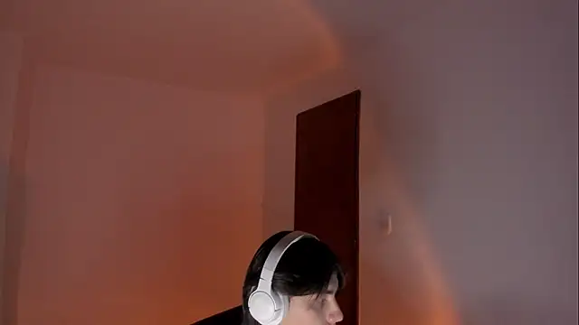 Snapshot of Giordano_Russo chatting on December 17, 2025, 10:26 pm Giordano Russo online show from December 17, 2025, 10:26 pm