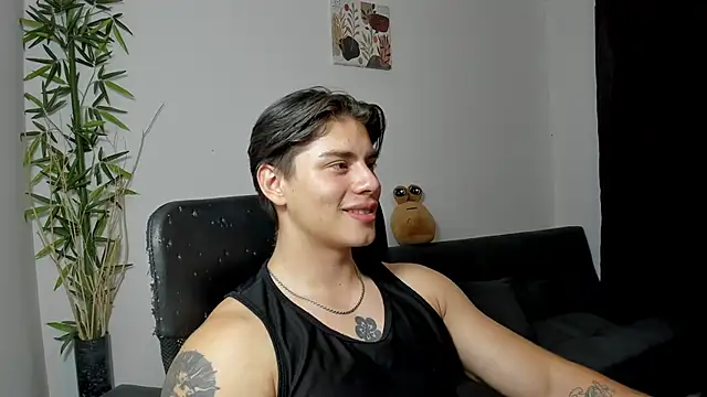Snapshot of Giordano_Russo chatting on February 14, 2025, 2:50 am Giordano Russo online show from February 14, 2025, 2:50 am