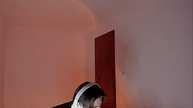 Snapshot of Giordano_Russo chatting on December 17, 2025, 12:15 am Giordano Russo online show from December 17, 2025, 12:15 am