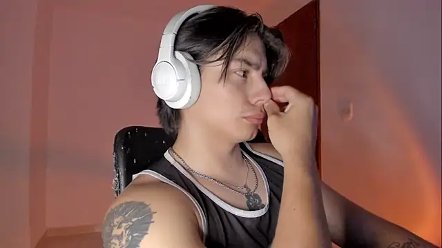 Snapshot of Giordano_Russo chatting on December 15, 2025, 2:50 am Giordano Russo online show from December 15, 2025, 2:50 am