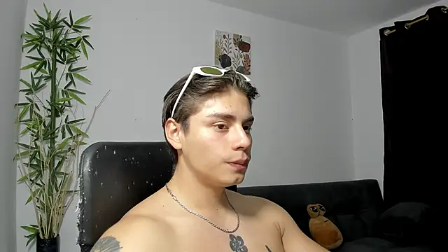 Snapshot of Giordano_Russo chatting on February 25, 2025, 12:36 am Giordano Russo online show from February 25, 2025, 12:36 am