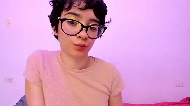 Snapshot of _Lunnaa_ chatting on July 7, 2026, 3:31 am Lunnaa online show from July 7, 2026, 3:31 am