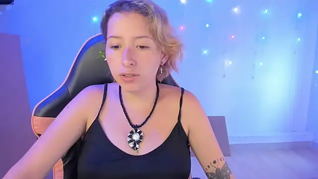 Snapshot of Ginger_Sweetty chatting on December 14, 2024, 9:45 pm Ginger Sweetty online show from December 14, 2024, 9:45 pm