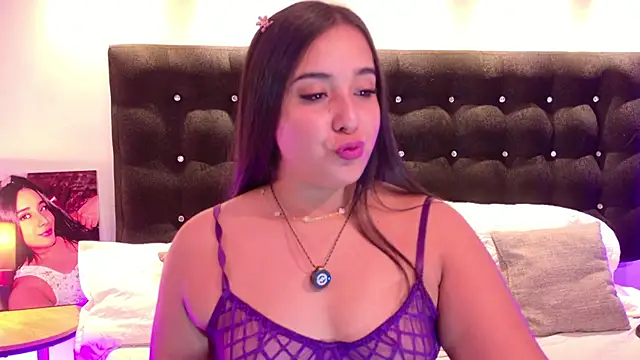 Snapshot of ValenScott1 chatting on April 22, 2026, 12:34 pm ValenScott1 online show from April 22, 2026, 12:34 pm