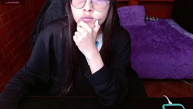 MidoriQuiinn online show from July 8, 2026, 4:51 pm