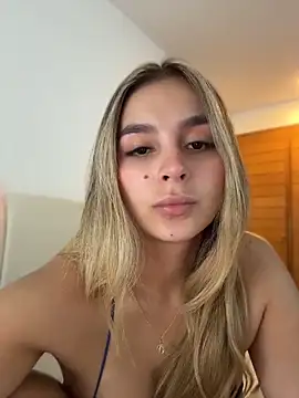 Snapshot of oriana_zoeee chatting on June 4, 2026, 1:10 am oriana zoeee online show from June 4, 2026, 1:10 am