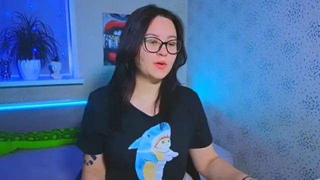 EsterLogan online show from November 23, 2025, 7:07 am