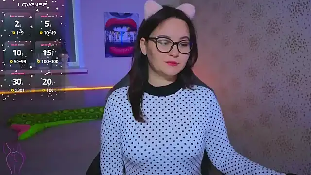 EsterLogan online show from October 30, 2025, 9:51 am