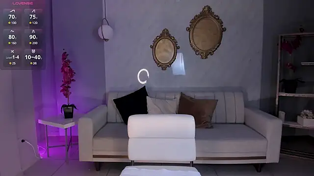 Snapshot of NiaHolland chatting on February 25, 2025, 8:00 pm NiaHolland online show from February 25, 2025, 8:00 pm