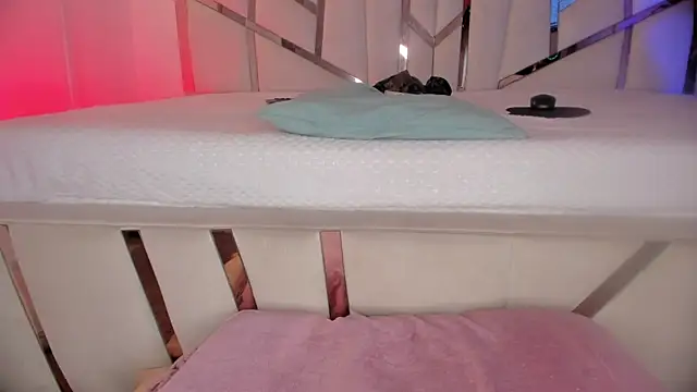 Snapshot of hot_booty_ chatting on July 10, 2026, 10:10 pm hot booty online show from July 10, 2026, 10:10 pm