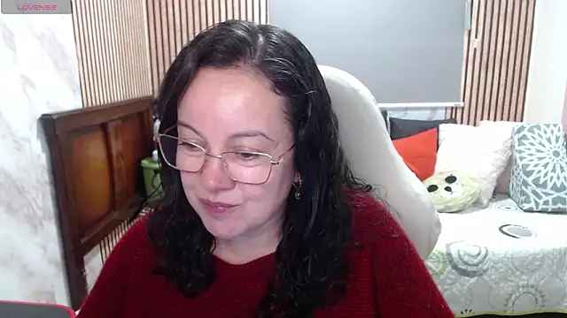 Sonialorens  online show from May 27, 2026, 4:36 pm