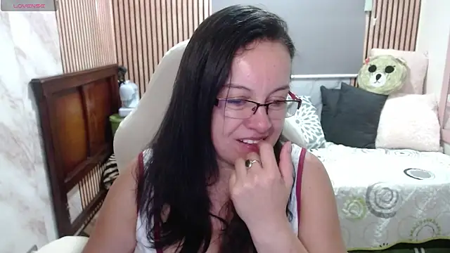 Snapshot of Sonialorens_ chatting on June 6, 2026, 9:20 pm Sonialorens online show from June 6, 2026, 9:20 pm
