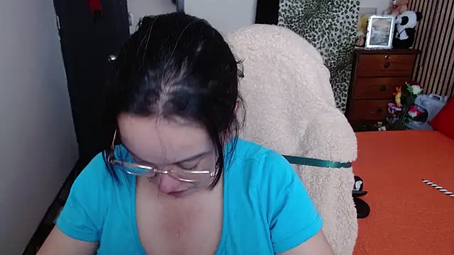 Sonialorens  online show from December 3, 2025, 2:49 pm