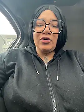 Snapshot of IamSashaLuv chatting on December 18, 2025, 10:52 am IamSashaLuv online show from December 18, 2025, 10:52 am