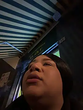 Snapshot of IamSashaLuv chatting on December 17, 2025, 5:56 am IamSashaLuv online show from December 17, 2025, 5:56 am