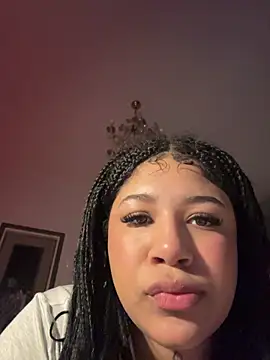 Snapshot of IamSashaLuv chatting on April 9, 2026, 10:49 pm IamSashaLuv online show from April 9, 2026, 10:49 pm