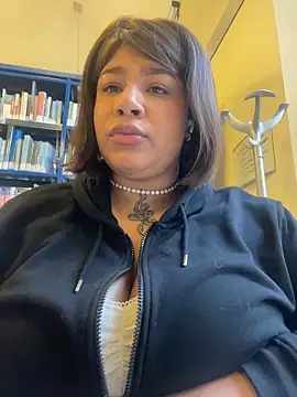 Snapshot of IamSashaLuv chatting on December 1, 2025, 9:43 am IamSashaLuv online show from December 1, 2025, 9:43 am