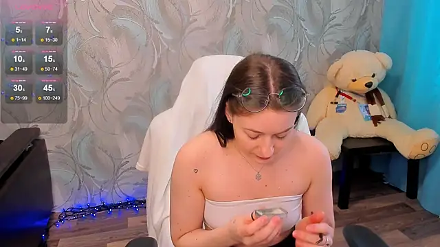 Snapshot of Kitty8meow chatting on February 12, 2025, 7:44 am Kitty8meow online show from February 12, 2025, 7:44 am