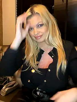 Lisavontease online show from October 5, 2025, 3:19 am