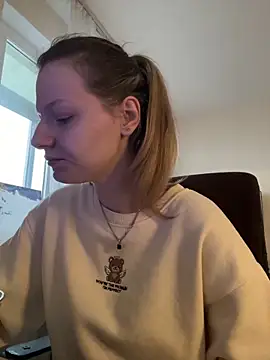 MaryHiggins online show from November 1, 2025, 1:16 pm