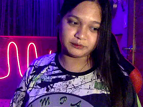 Snapshot of EmpressYna chatting on October 25, 2025, 1:16 am EmpressYna online show from October 25, 2025, 1:16 am