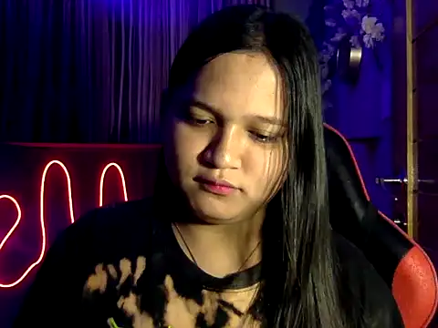 Snapshot of EmpressYna chatting on November 4, 2025, 8:40 am EmpressYna online show from November 4, 2025, 8:40 am