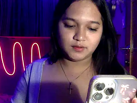 Snapshot of EmpressYna chatting on October 19, 2025, 12:02 am EmpressYna online show from October 19, 2025, 12:02 am