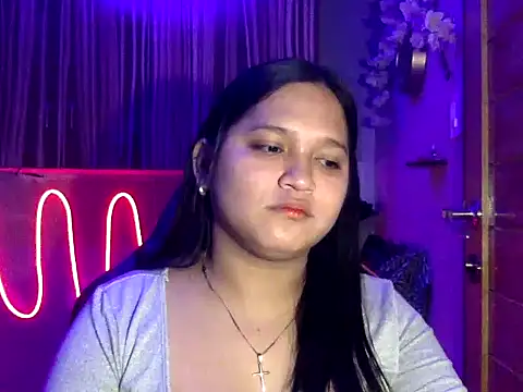 Snapshot of EmpressYna chatting on October 18, 2025, 11:01 am EmpressYna online show from October 18, 2025, 11:01 am