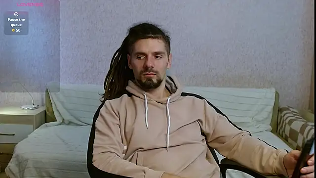 Aestheticguy101 online show from October 12, 2025, 11:44 am