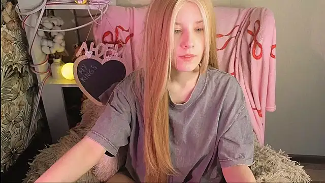 sarakaell online show from March 12, 2026, 1:44 am