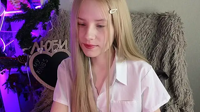 sarakaell online show from December 18, 2025, 2:49 am