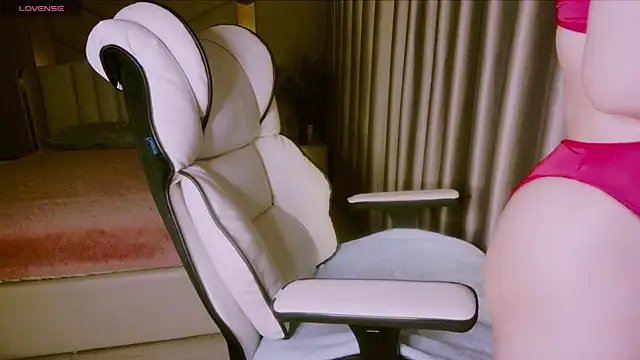 Girl  Funny online show from February 26, 2025, 4:16 pm