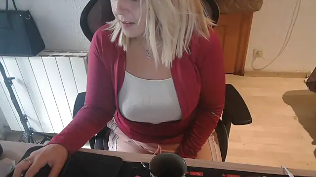 bekka   online show from October 13, 2025, 8:27 am