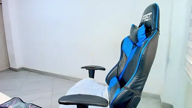 Snapshot of sophiax-x chatting on March 5, 2026, 5:42 pm sophiax-x online show from March 5, 2026, 5:42 pm