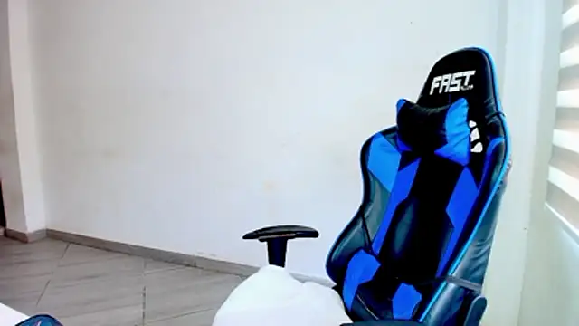 Snapshot of sophiax-x chatting on March 15, 2026, 4:14 pm sophiax-x online show from March 15, 2026, 4:14 pm