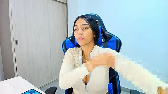 sophiax-x online show from October 19, 2025, 2:47 am