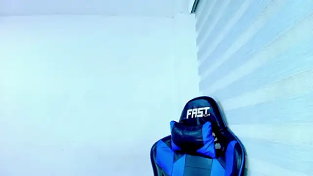 Snapshot of sophiax-x chatting on April 5, 2026, 1:56 am sophiax-x online show from April 5, 2026, 1:56 am