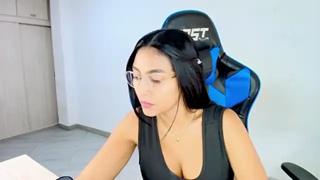 Snapshot of sophiax-x chatting on March 6, 2026, 3:07 pm sophiax-x online show from March 6, 2026, 3:07 pm