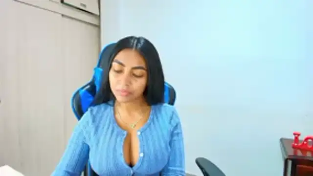 sophiax-x online show from November 7, 2025, 3:05 pm