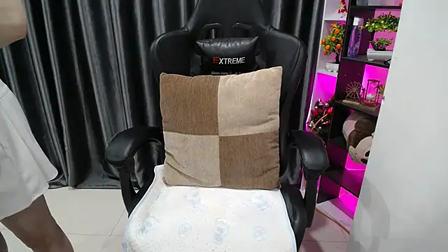 Yuki-yio online show from September 10, 2025, 1:15 am