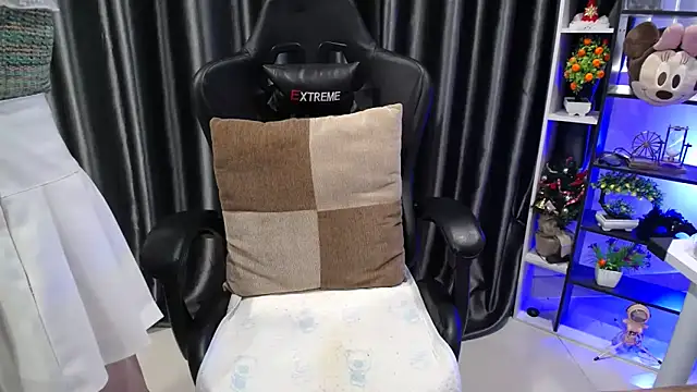 Yuki-yio online show from October 6, 2025, 1:51 am