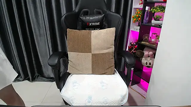 Yuki-yio online show from September 19, 2025, 1:20 am