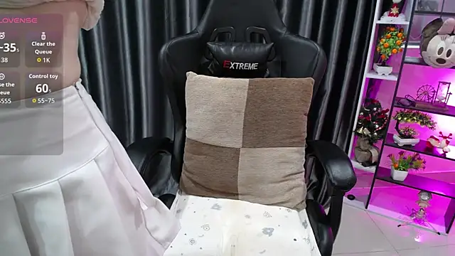 Yuki-yio online show from October 14, 2025, 1:17 am