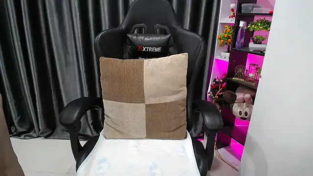 Yuki-yio online show from September 26, 2025, 1:23 am