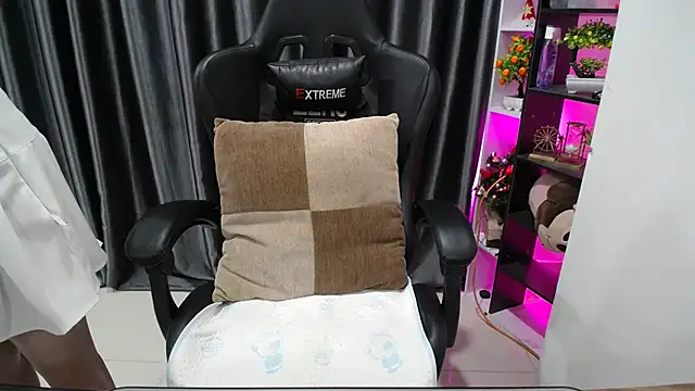 Yuki-yio online show from September 12, 2025, 1:17 am