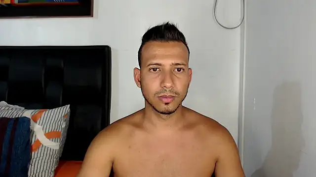 Snapshot of thommerxxx chatting on January 22, 2025, 11:10 pm thommerxxx online show from January 22, 2025, 11:10 pm