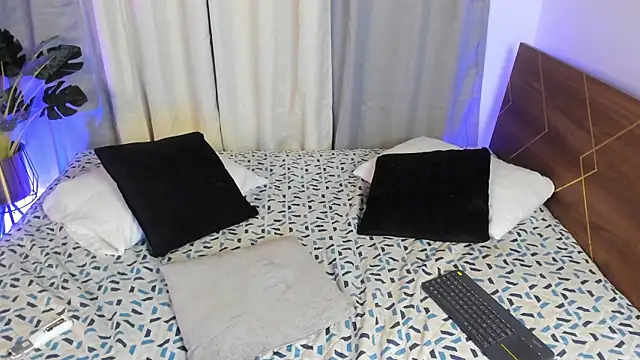 Amy art online show from September 27, 2025, 8:48 pm